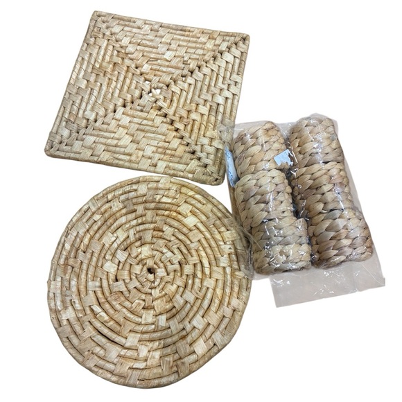 Set/ Woven Straw Trivets+ 6 Napkin Rings+4 Napkins NIB rings, NWOT Napkins - Picture 10 of 13